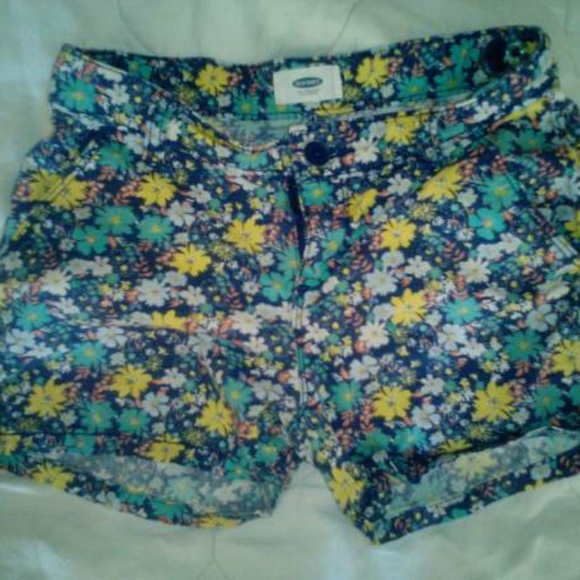 Girls shorts ***Like new condition*** - Picture 2 of 3